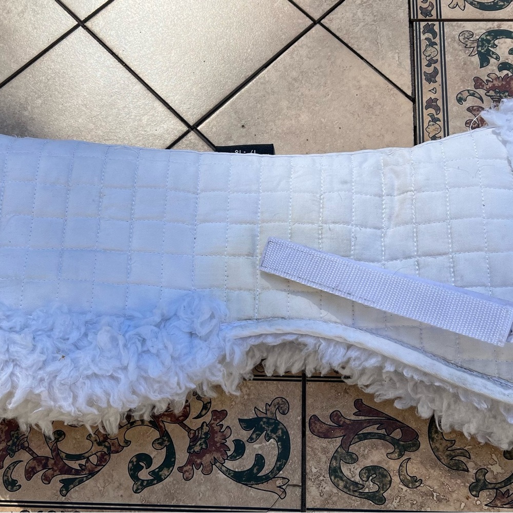 Arma White Quilted Half Pad - Picture 2 of 3